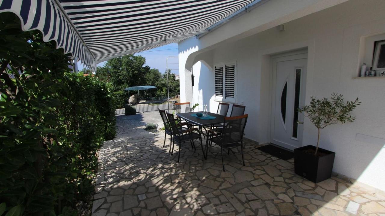 Apartments Adrijana Malinska Esterno foto