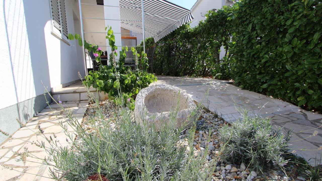 Apartments Adrijana Malinska Esterno foto