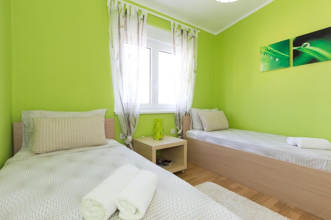 Apartments Adrijana Malinska Esterno foto