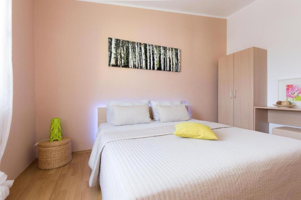 Apartments Adrijana Malinska Esterno foto