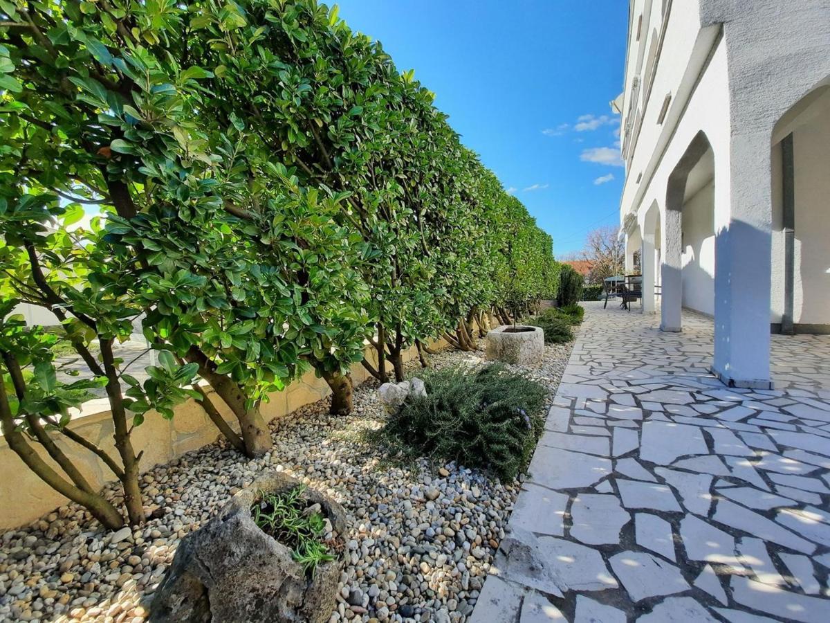 Apartments Adrijana Malinska Esterno foto