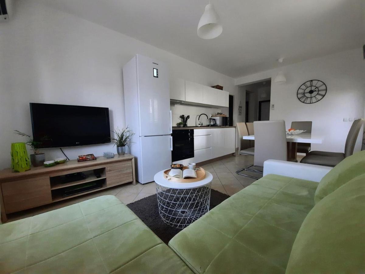 Apartments Adrijana Malinska Esterno foto